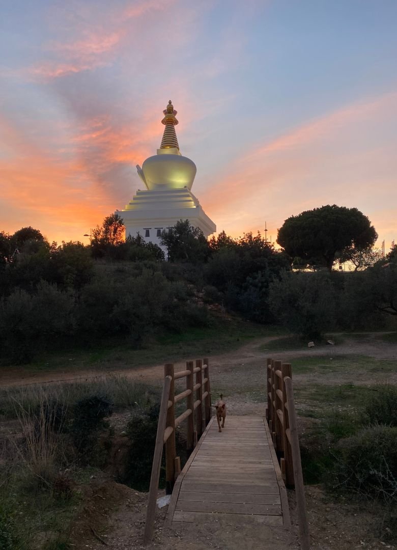 Stupa Španělsko Málaga Benalmádena Buddhistická stupa na jihu Španělska Costa del Sol lama Ole