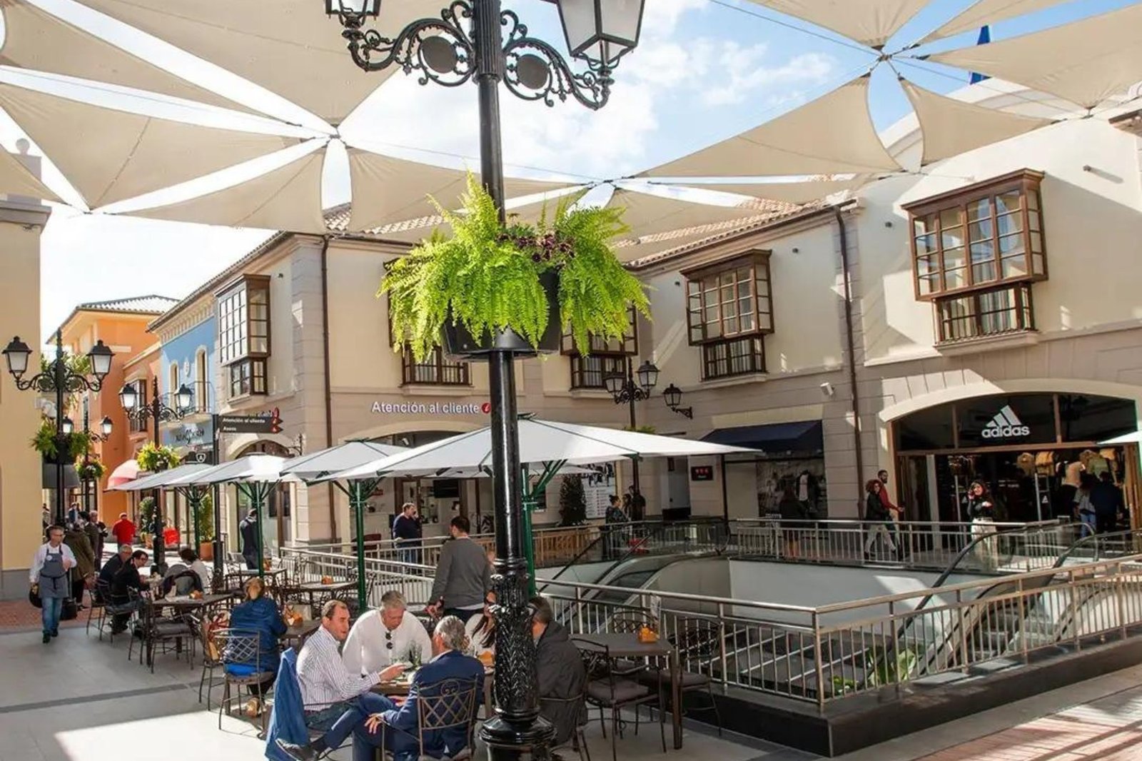 Plaza Mayor nákupy ve Španělsku shopping Málaga obchody butiky móda